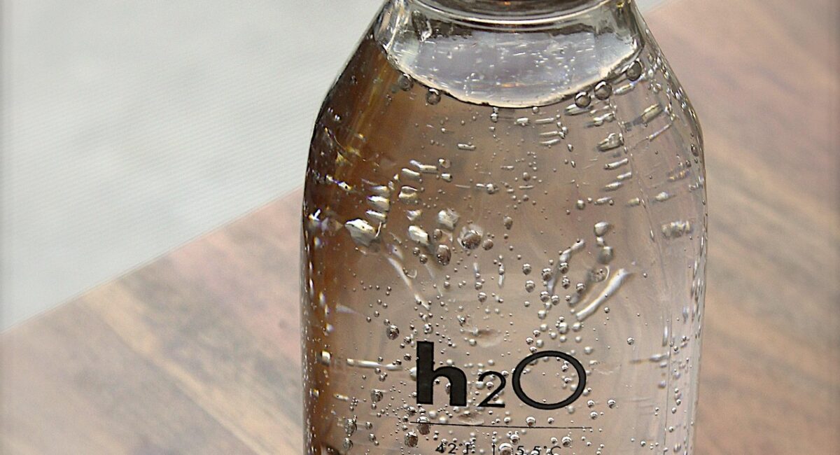 Wie lange ist Trinkwasser wirklich haltbar? - Glasflasche