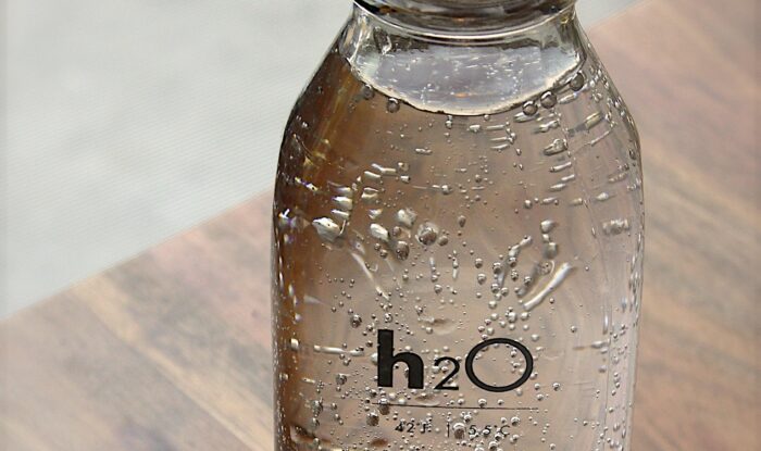 Wie lange ist Trinkwasser wirklich haltbar? - Glasflasche