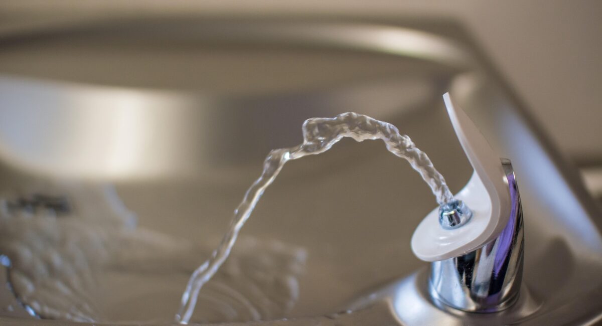 Wie viel Wasser trinken ist gesund? Und wann wird es zu viel?